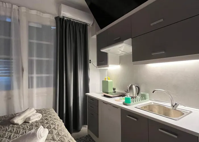 Medusa Suite By Zeussuites